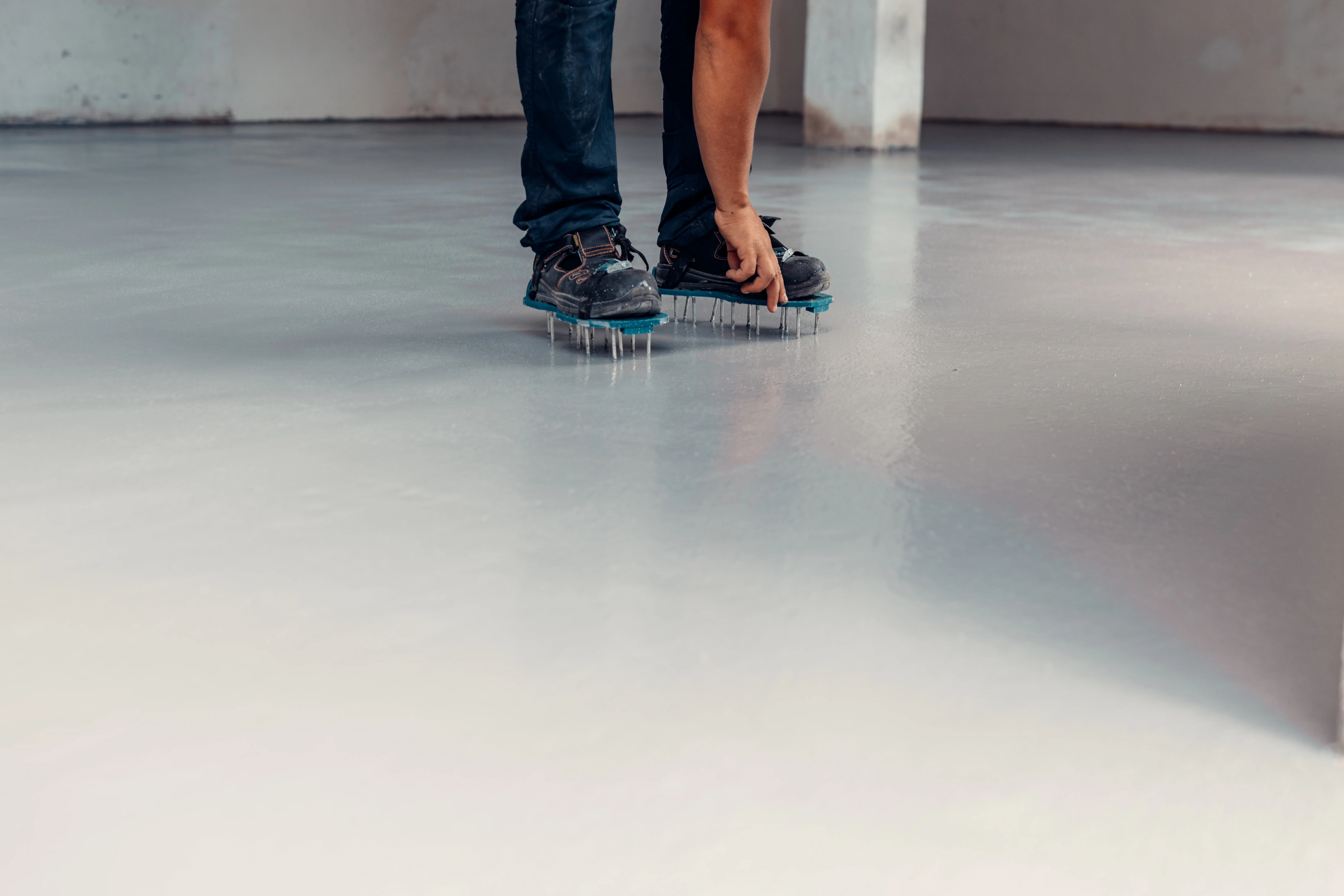 Epoxy vs Polyaspartic Floor Coating: Which Is Better for Your Garage?